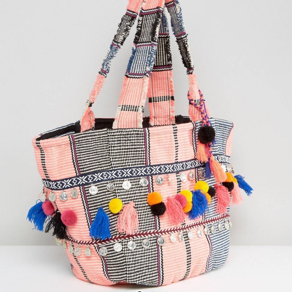 😍Bundle 2 for $30 ASOS Beach Weave Pom Coin Shopper NWT